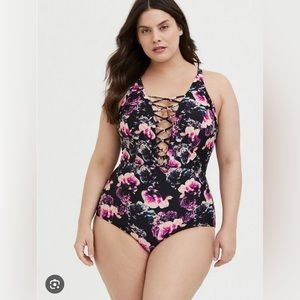 TORRID NWT WIRELESS STRAPPY FRONT ONE PIECE SWIMSUIT
